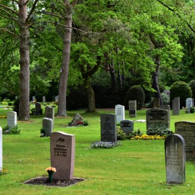 Things You Should and Shouldn’t Leave at a Grave